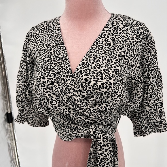 NWT Elan Cropped Wrap Top - Picture 6 of 14